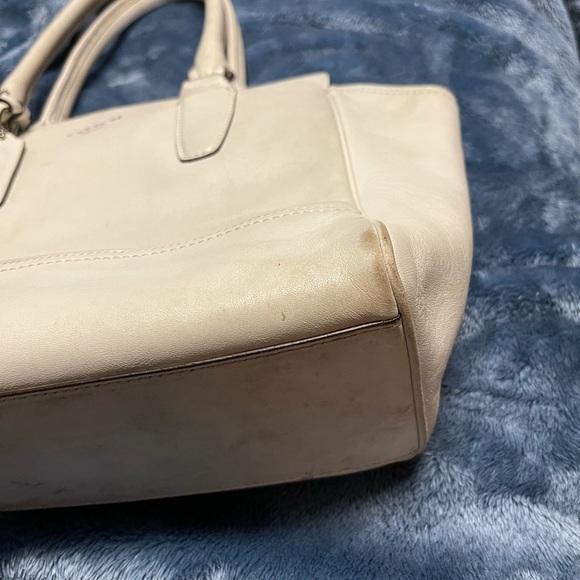 COACH PURSE CREAM COLOR TASSLE - Picture 3 of 6